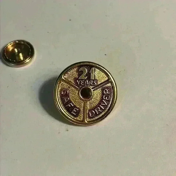 21 Years Safe Driver Lapel Pin Presented by ￼Employers Insurance of Wausau - Picture 1 of 6